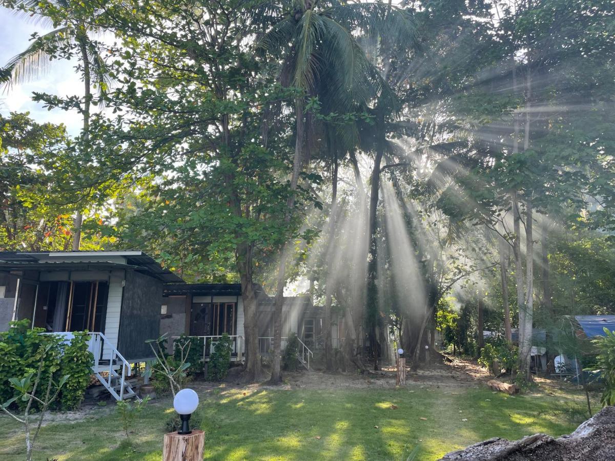 Koh Ngai Sea Open Resort Exterior photo